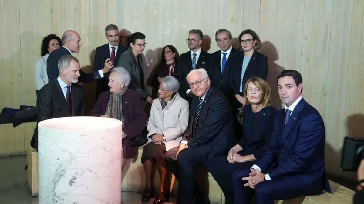 Las autoridades, en el Museo de la Paz de Gernika