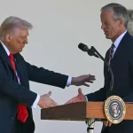 Trump logra el voto de ocho senadores demócratas para terminar con el cierre del Gobierno de Estados Unidos