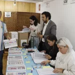 Argentinos votan desde España en elecciones legislativas clave para el Gobierno de Milei