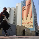 Huchas con forma de granada y misiles en mi patio: he vivido todas las guerras en Irán, pero ahora estoy fuera y esta es la más difícil