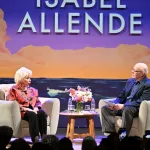 Isabel Allende en el Teatro Cervantes: “Con una familia como la mía no tengo que inventar nada”