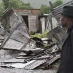 El huracán Melissa baja a categoría 2 tras dejar veinte muertos en Haití y millones de personas sin luz en Cuba