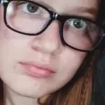 Conmoción en Villa Elvira: buscan a un conductor que atropelló, mató y dejó tirada en una zanja a una chica de 18 años