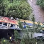 Tragedia en Misiones: un micro cayó a un arroyo y provocó, al menos, ocho muertos