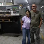 Marcas de barro en las paredes y números que no cierran: la batalla diaria de los comerciantes de Bahía Blanca