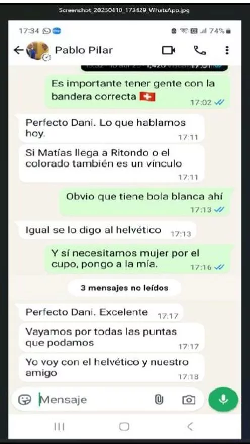 Diálogo entre "Pablo Pilar" (Pablo Atchabahian) y Daniel Garbellini, en el que traman cómo llegar  a Cristian Ritondo y Diego Santilli, asociaciados a Sebastián Nuner Uner, ejecutivo de la Droguería Suizo Argentina, según la reconstrucción del fiscal Franco Picardi. El intercambio tuvo lugar el 10 de abril de 2025.