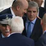 Luis Caputo ganó una interna en el ala económica, pero en el mercado prendieron alertas