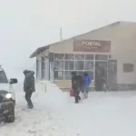 Alerta naranja por nieve en la cordillera: rescates, rutas cortadas y poblaciones aisladas en Catamarca, Mendoza y San Juan
