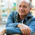 Juan José Becerra desafía el formato del libro con dos novelas que dialogan entre sí