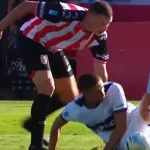 Video: el patadón a Nico Barros Schelotto que fue solo amarilla