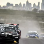 Lo festeja Rossi: Urrutia ganó la carrera de invitados del TC2000 en Buenos Aires