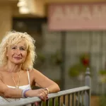 La presidenta de la asociación de mujeres con cáncer de Sevilla: “Moreno quiere su supervivencia  política y yo, la de las mujeres”