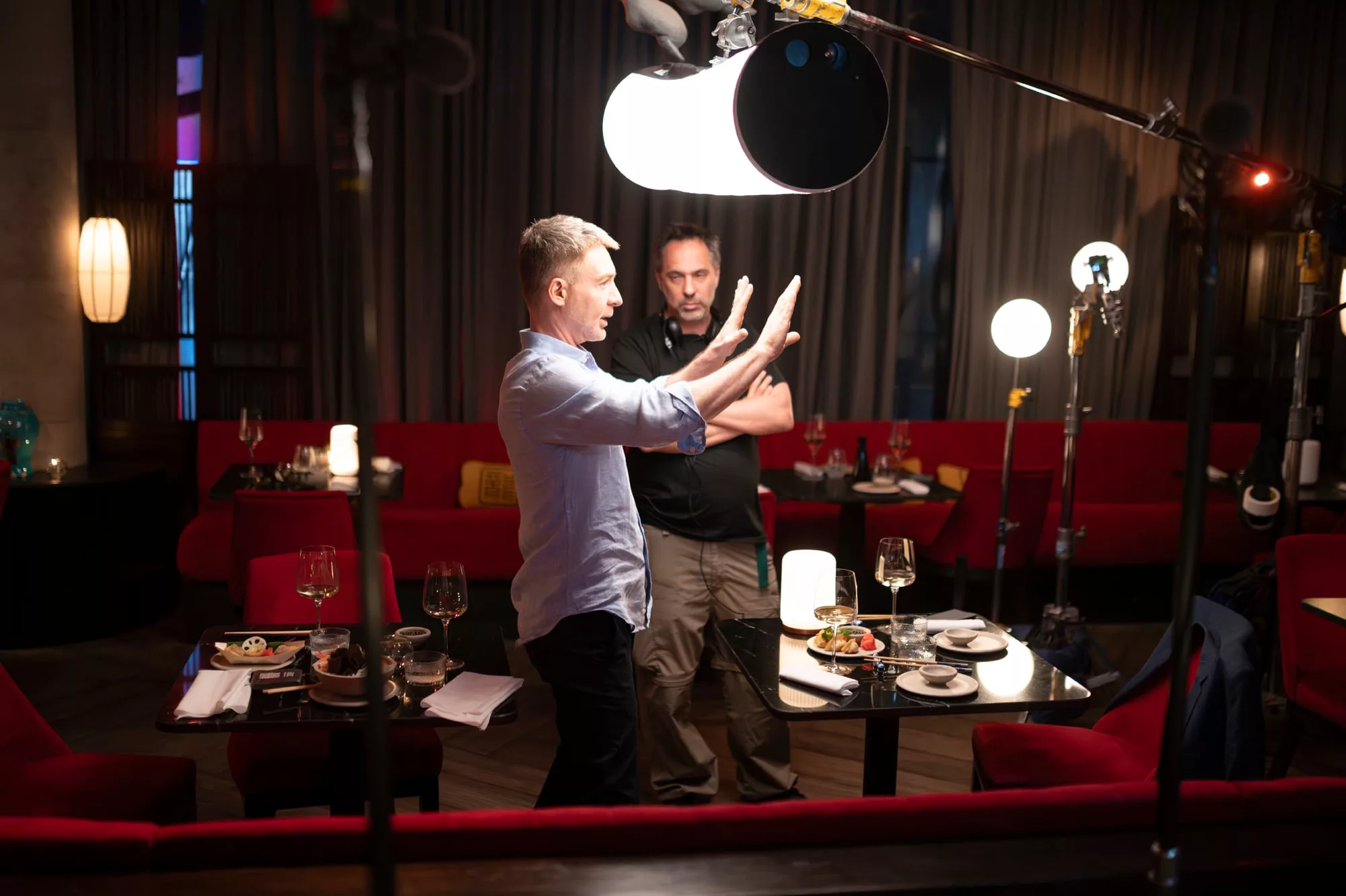 El director en el set de Yo, Narciso