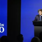 Milei presentará a su nuevo vocero en una cena de Fundación Faro, en otra señal del desembarco de Santiago Caputo sobre la comunicación oficial