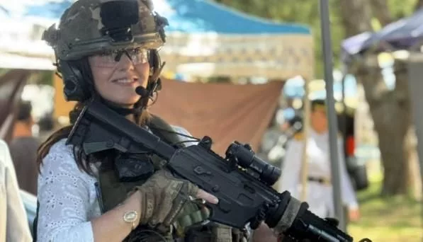 La vicepresidenta Victoria Villarruel se rodea de militares retirados de la Inteligencia.