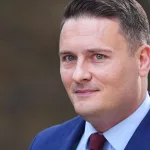 Quién es Wes Streeting, el ambicioso ministro que tiró la primera piedra contra Starmer y sacudió al laborismo en Reino Unido