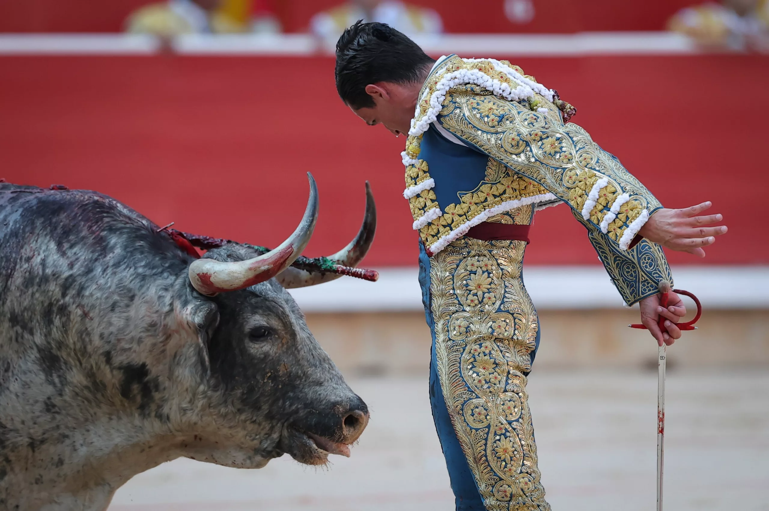 David Galván, en un desplante ante el cuarto toro de la tarde.