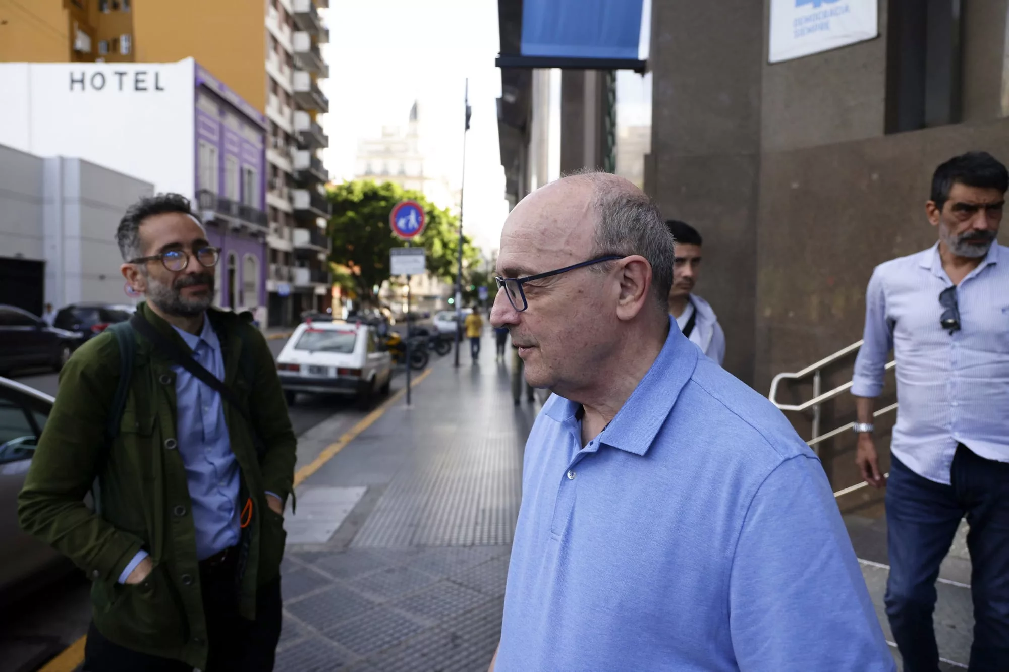 Reunión de comisión de inteligencia en el anexo del Senado.