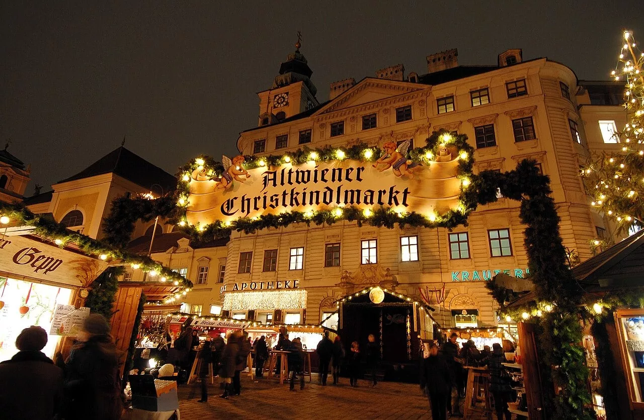 Wiener Christkindlmarkt es uno de los mercados navideños más antiguos en Austria (Wikimedia Commons/Johann Werfring)