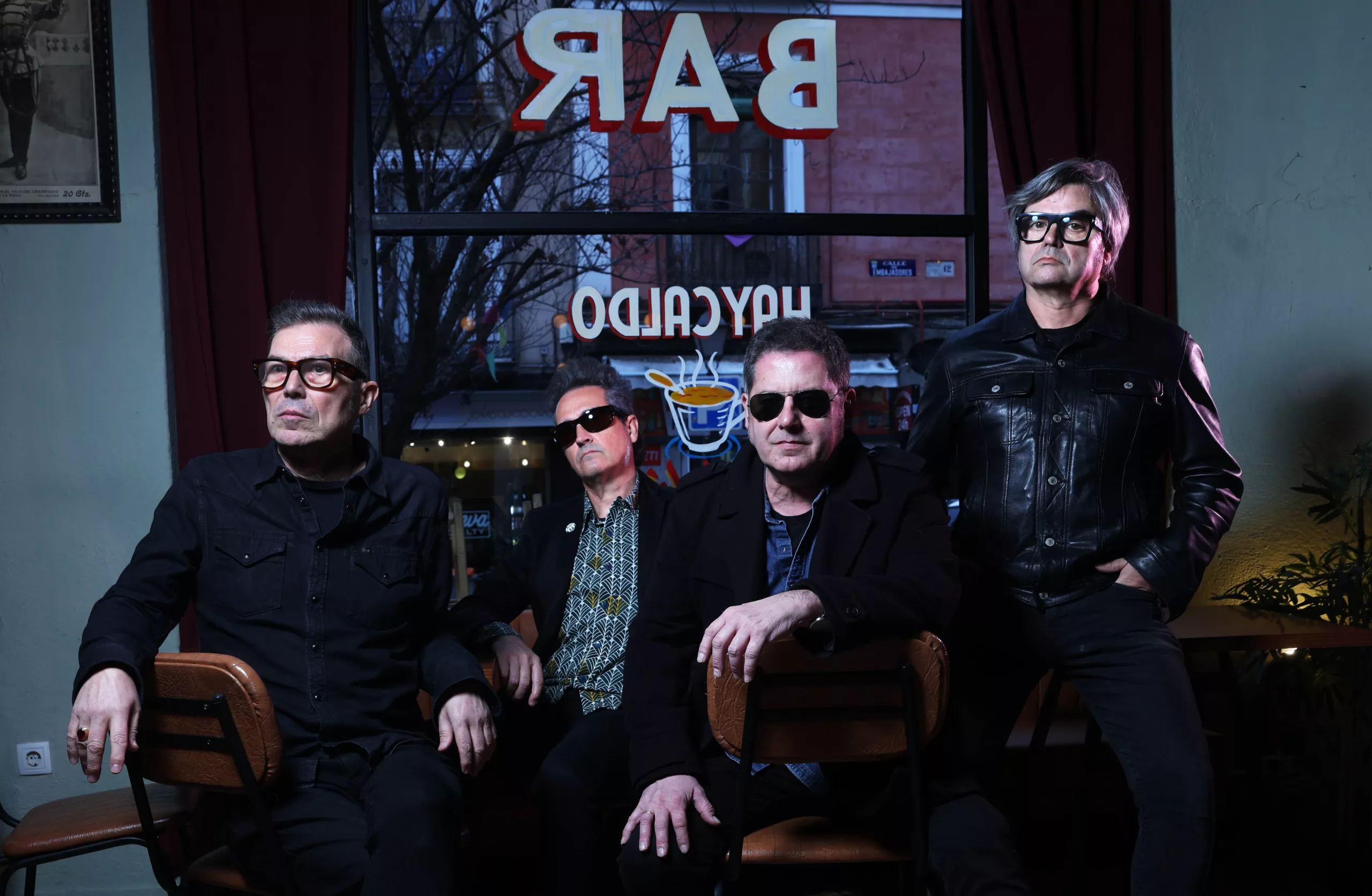 Los componentes de la banda musical 091, en el Café Pavón en Madrid.