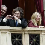 Gritos y pochoclos por Adorni, el palco de Milei y los gestos del 3% a Karina: lo que no se vio de la exposición en un Congreso blindado