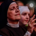 Millones de personas ya hablan con un “Jesús de IA”: el riesgo de convertir la fe en un negocio digital