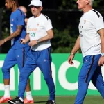 Deschamps regresó a Estados Unidos y Francia ya piensa en Suecia