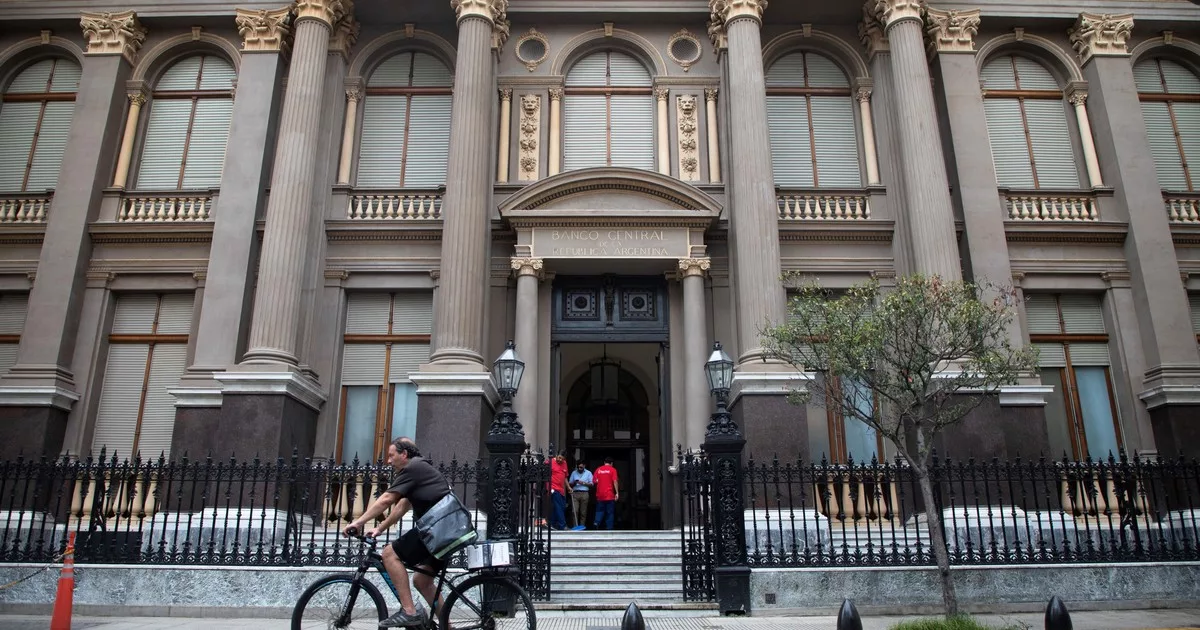 El Banco Central apuró las compras, pero aunque acumuló en marzo US$ 251 millones las reservas bajan