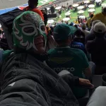 El piloto de Fórmula 1 que se puso una máscara y se camufló entre los hinchas en el GP de México