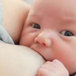 Sólo uno de cada dos bebés logra un objetivo clave para su bienestar y por qué es fundamental la “hora de oro”