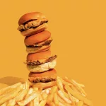 Panchos, hamburguesas y alfajores, rápido y de parado: el achicamiento de la clase media redefine la gastronomía