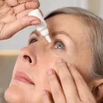 Más que ojo seco: un síntoma común puede esconder una enfermedad poco conocida que afecta más a las mujeres +40