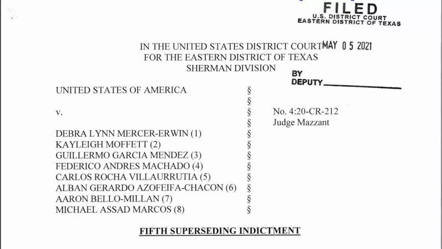Texto del procesamiento de Debra Mercer-Erwin y Federico Machado firmado por el gran jurado y los fiscales de Texas. El documento valida la contabilidad clandestina que incluye la transferencia a Espert.