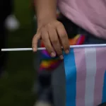 La Justicia suspendió el DNU de Milei que prohibía tratamientos de afirmación de género para menores