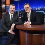 Jimmy Kimmel y Stephen Colbert aparecen en el late show del otro y ofrecen una exhibición de compañerismo: “Hola Donald”