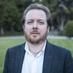 El autor Juan Esteban Constaín elogia a León XIV y lo define como “el único que enfrenta a Trump”