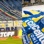 Los homenajes para Russo en Vélez – Rosario Central: bandera, camiseta especial, un cuadro y los dos trofeos