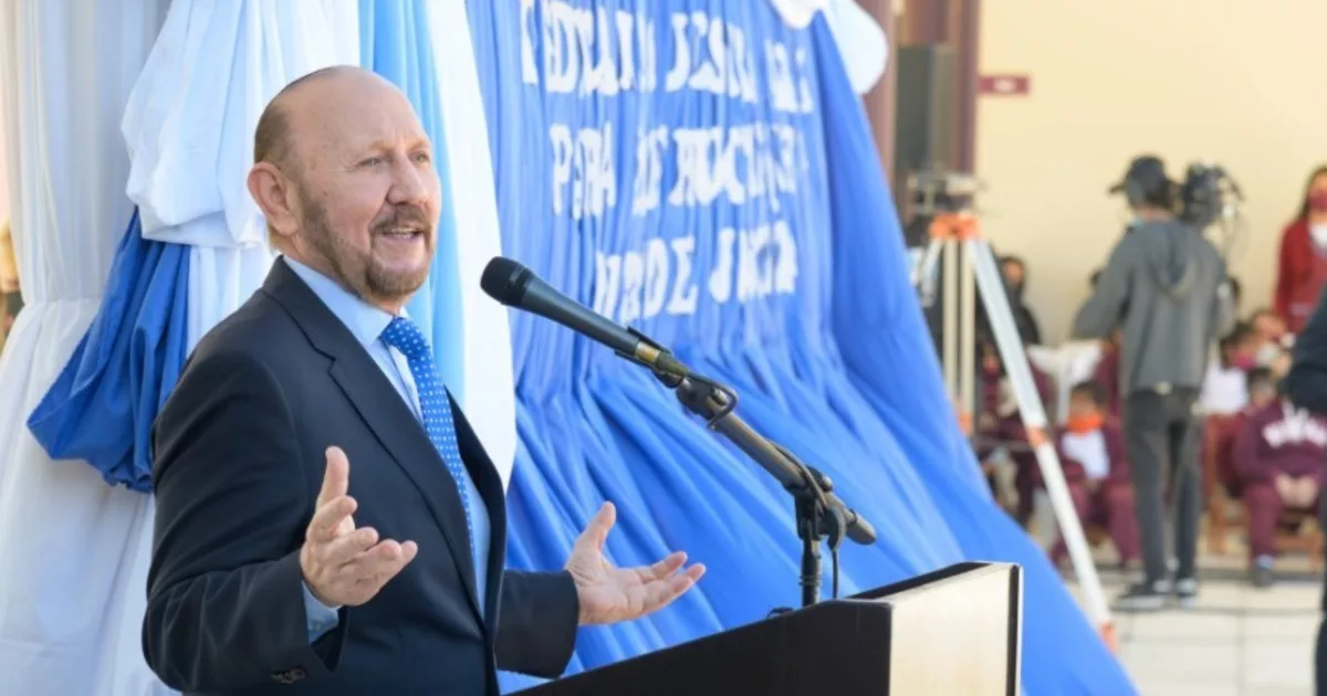 Insfrán copió a Milei al responderle a un periodista que le preguntó por una suba de tarifas en Formosa: "Ensobrado"