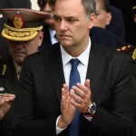 El Gobierno también correría a Manuel Adorni del directorio de YPF