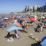 Buen tiempo y mucha gente: así esperan al fin de semana que podría “salvar” el verano en Mar del Plata