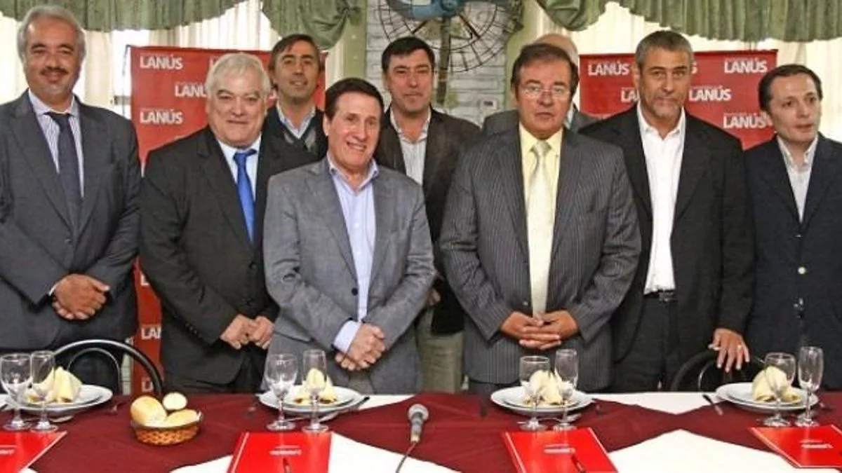2014. El juez Jorge Rodríguez junto a intendentes en una reunión de ACUMAR.