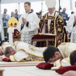 Los ultras lefebvrianos consuman su desafío al Papa y provocan un nuevo cisma en la Iglesia