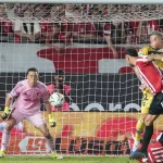 Ayrton Costa: del elogio del Riquelme al fallo en el 1-0 de Estudiantes