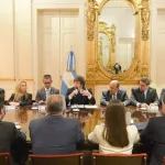 Milei en modo Trump: reunión con gobernadores, Gabinete pleno y una foto de poder en la Casa Rosada