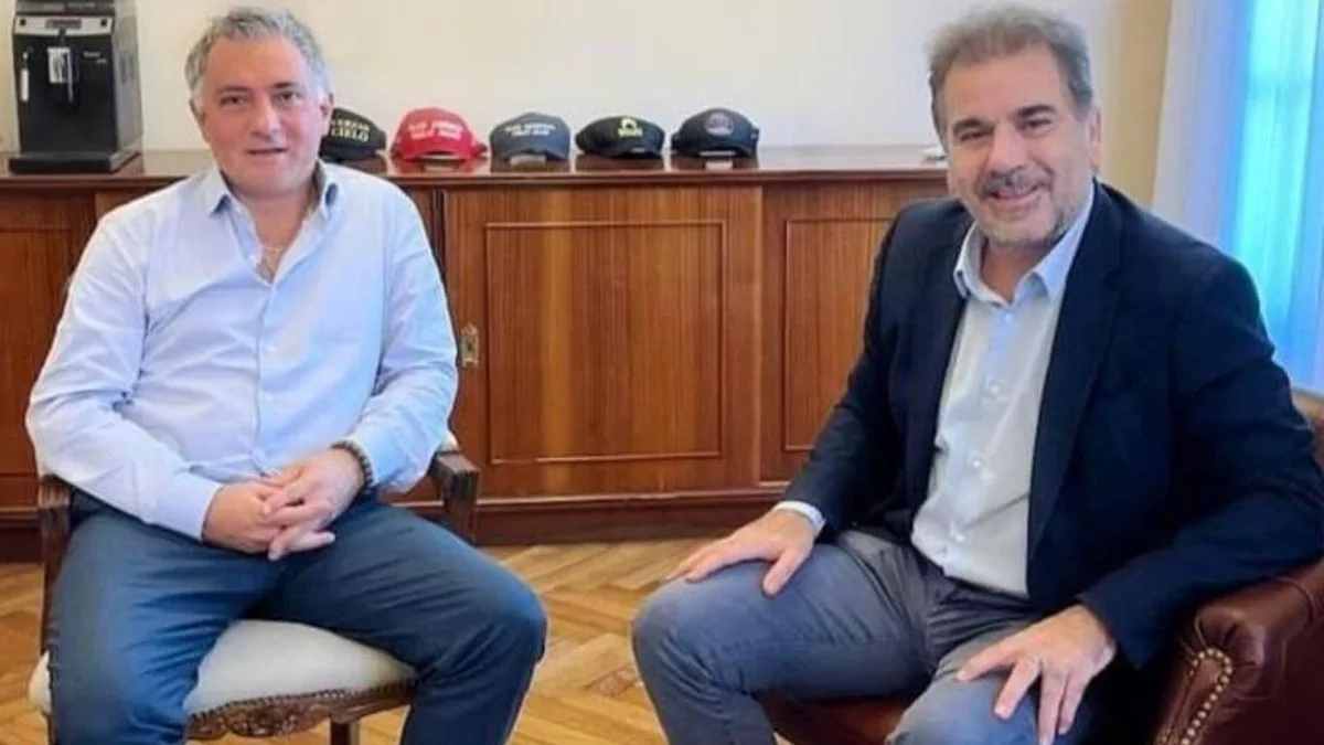 El armador bonaerense de LLA, Sebastián Pareja, y Cristian Ritondo.
