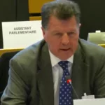 Alfonso Rojo en el Parlamento Europeo clamando por la prensa libre que quiere acallar Pedro Sánchez: «¡Es una amenaza!»