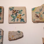 Del siglo XVIII a hoy: el Museo Larreta exhibe la historia de los azulejos en el Río de la Plata