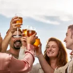 Un nutricionista detalló cuál es la bebida alcohólica que causa más resaca y cómo influye el color – Clone
