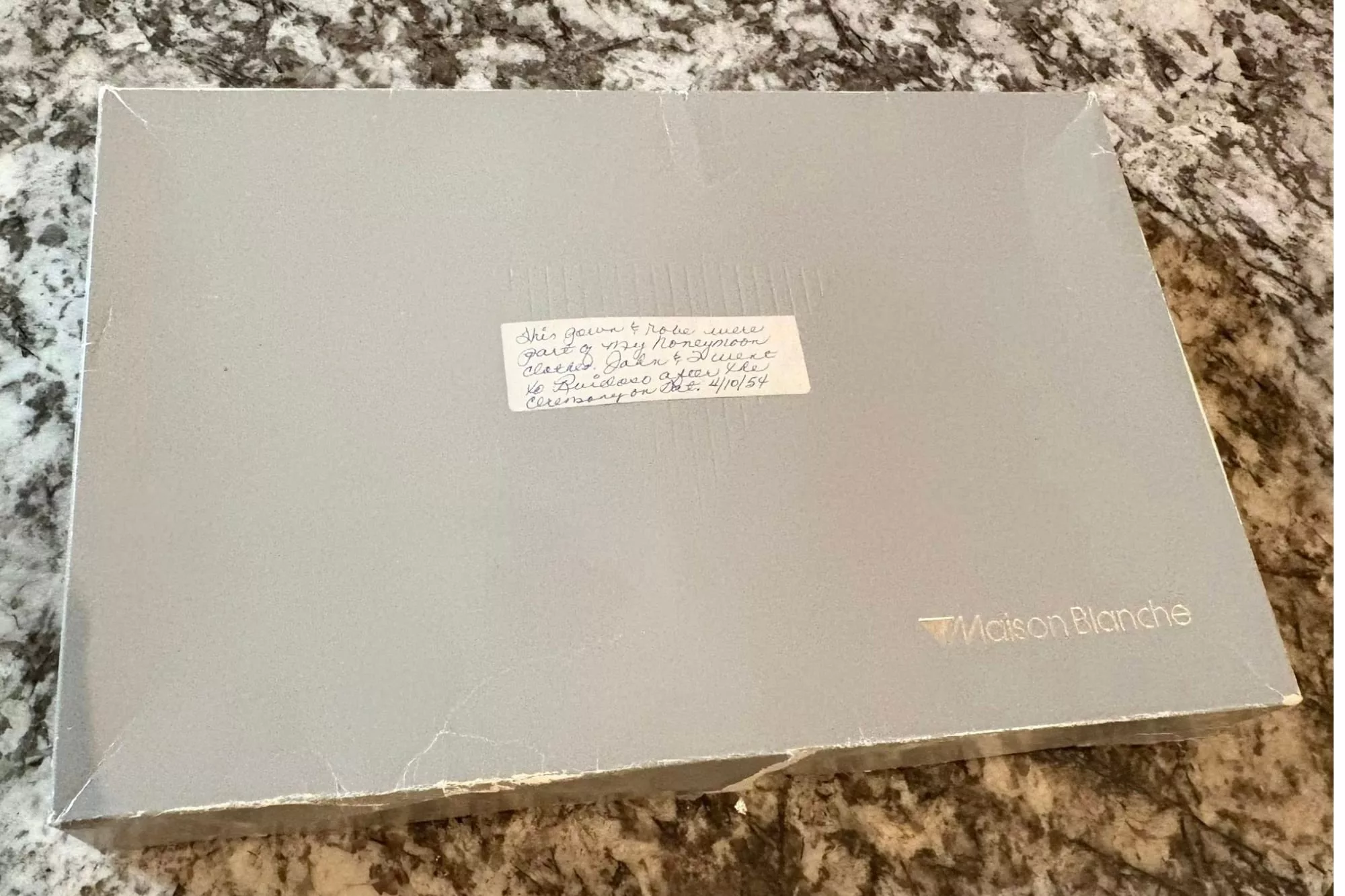 La publicación se volvió viral y recibió cientos de mensajes con posibles pistas sobre la pareja