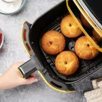 Diego Fernández, ingeniero químico: “Bicarbonato y agua caliente, las claves para limpiar la Airfryer”